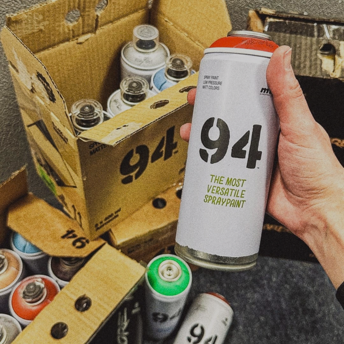 SPRAY PAINT