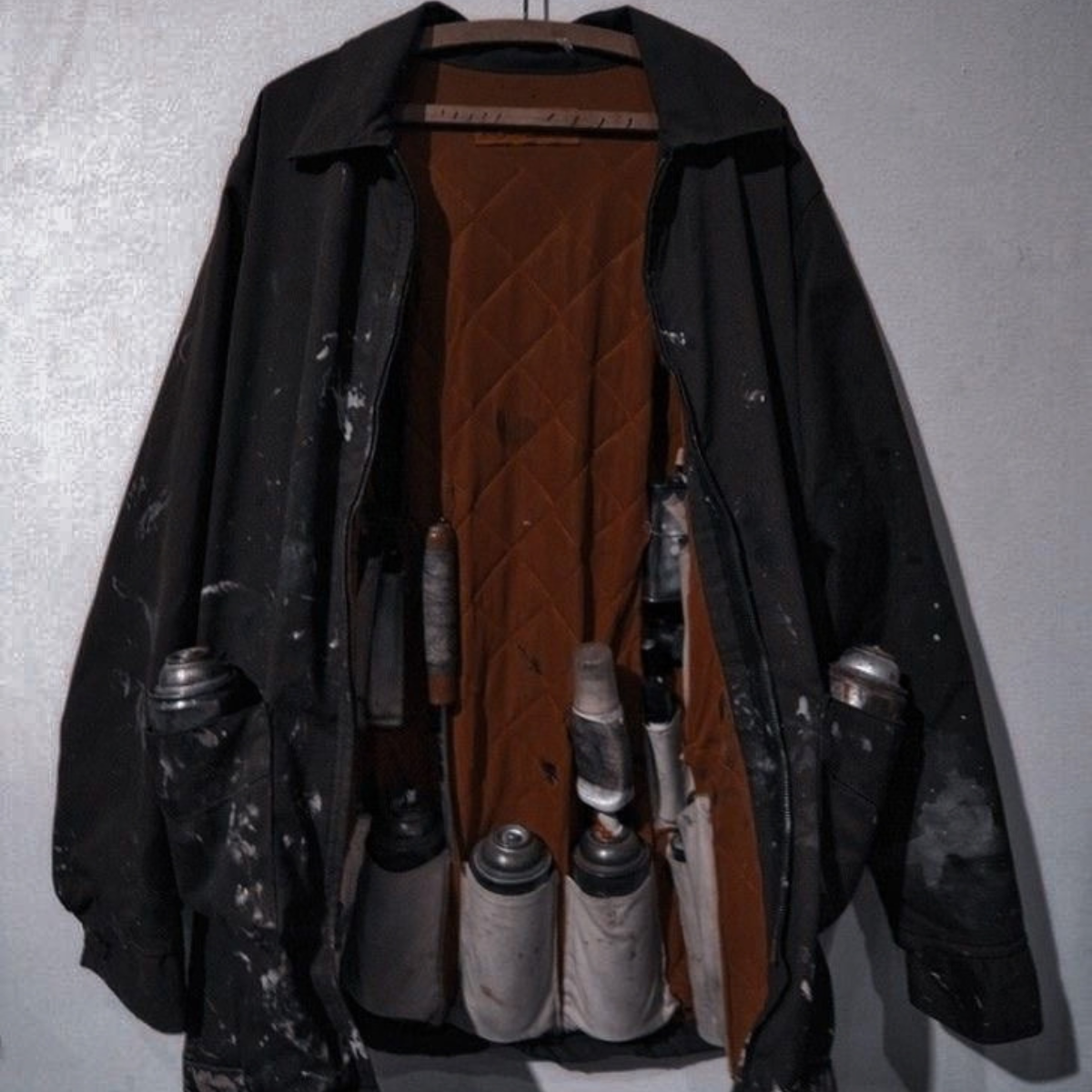 ROPA & MERCH